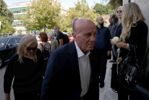 Σε κρίσιμη κατάσταση νοσηλεύεται στον «Ερυθρό» ο Μίμης Δομάζος