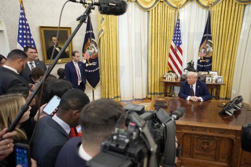 Ο Λευκός Οίκος ανακάλεσε το πάγωμα των ομοσπονδιακών ενισχύσεων