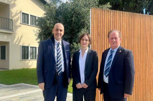 Δ. Πάφου και Πρεσβεία Γαλλίας συζητούν πεδία συνεργασίας τους