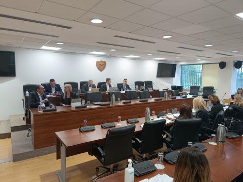 Μέτρα ενίσχυσης πολύτεκνων και μονογονεϊκών οικογενειών από Υφ. Πρόνοιας στη Βουλή