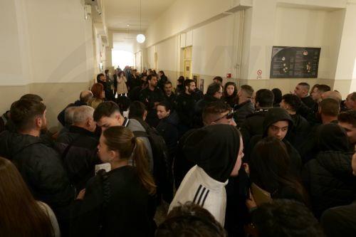 Ένταση στα δικαστήριο Ηρακλείου για την κακοποίηση τρίχρονου από τους γονείς του