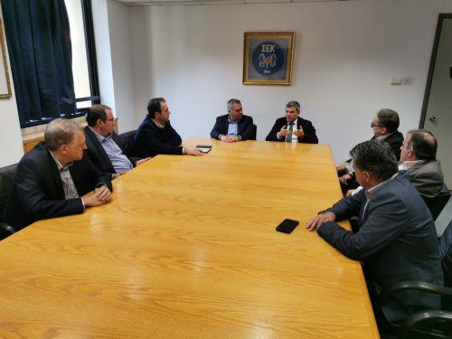 Δεν υπόσχεται σοβαρή μείωση τιμής ηλεκτρισμού το 2025 διότι είναι αδύνατο, λέει ο Υπ. Ενέργειας