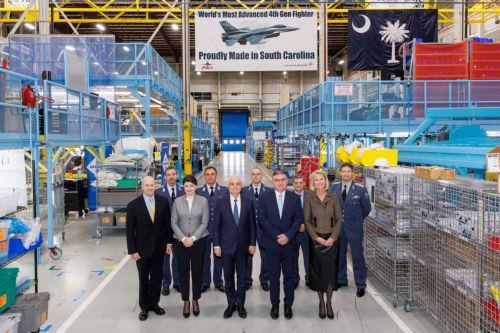 Ο ΥΠΑΜ Βουλγαρίας στην επίσημη παράδοση του πρώτου βουλγαρικού F-16 Block 70