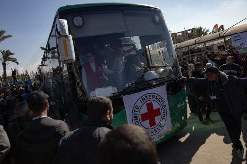 Το Ισραήλ ανταλλάσσει σήμερα 183 Παλαιστίνιους κρατούμενους με τρεις ομήρους