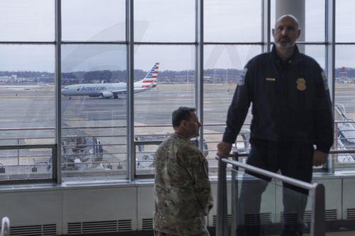 Τμήμα της ατράκτου του αεροπλάνου της American Airlines ανασύρθηκε από τον ποταμό