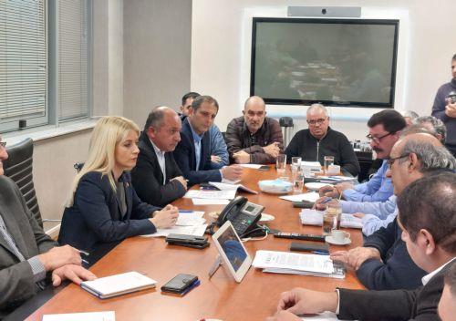 Επί τάπητος τα ξενόγλωσσα στα δημόσια πανεπιστήμια σε συνάντηση ΔΗΣΥ με φορείς