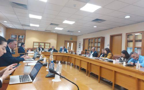 Χιλιάδες αιτήσεις εκκρεμούν για έκδοση τίτλων για προσφυγικά, ρύθμιση ζητούν Βουλευτές