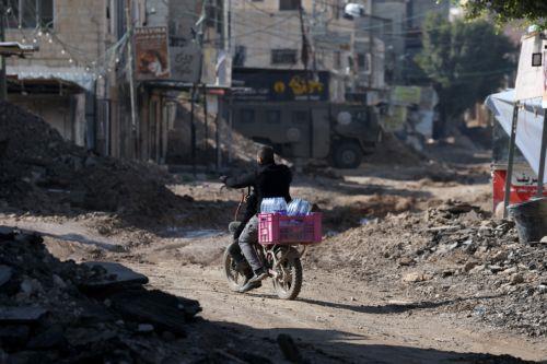 Εικοσιτέσσερις νεκροί σε ισραηλινά πλήγματα λένε οι υπηρεσίες διάσωσης στη Γάζα