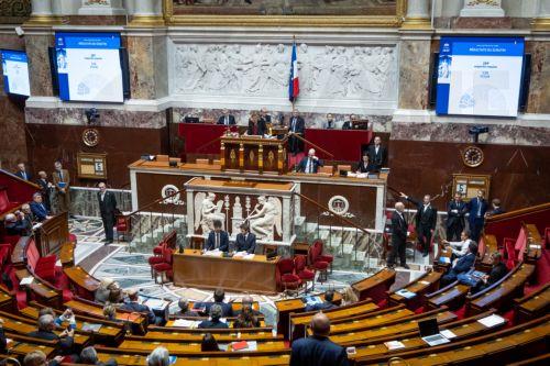 Απορρίφθηκε η πρώτη πρόταση μομφής κατά της κυβέρνησης Μπαϊρού στη Γαλλία