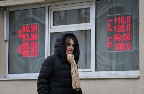 Το ρωσικό ρούβλι αποδυναμώνεται μετά την τηλεφωνική επικοινωνία Τραμπ-Πούτιν