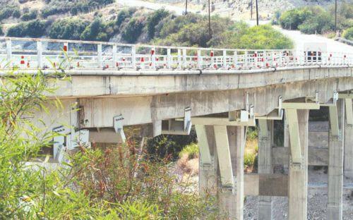 Εργασίες συντήρησης στηθαίων ασφαλείας στο δρόμο Λάρνακας – Κοφίνου