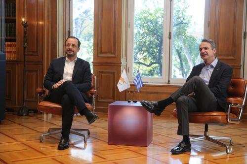 Συνάντηση Χριστοδουλίδη, Μητσοτάκη, Γιλμάζ στο Παρίσι