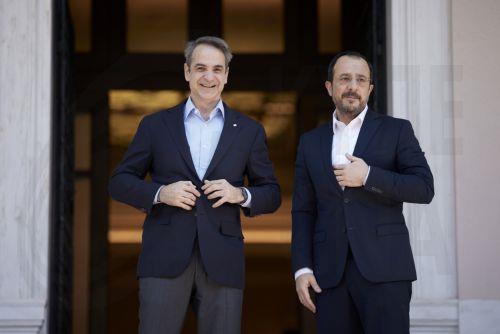 Cumhurbaşkanı Christodoulides Yunanistan Başbakanı Mitsotakis ile görüşüyor