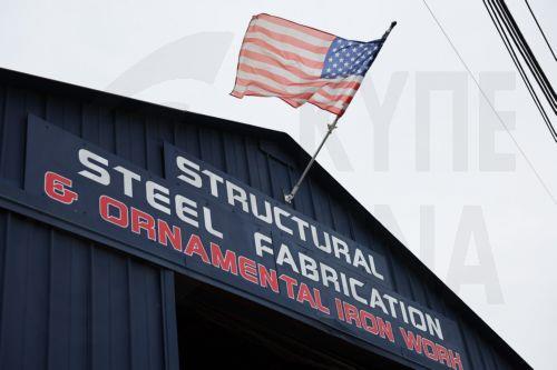 Ο Τραμπ δηλώνει πως θα αυξήσει τους δασμούς στον εισαγόμενο χάλυβα στο 50%