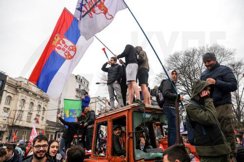 Χιλιάδες διανοούμενοι υποστηρίζουν τις κινητοποιήσεις των φοιτητών στη Σερβία