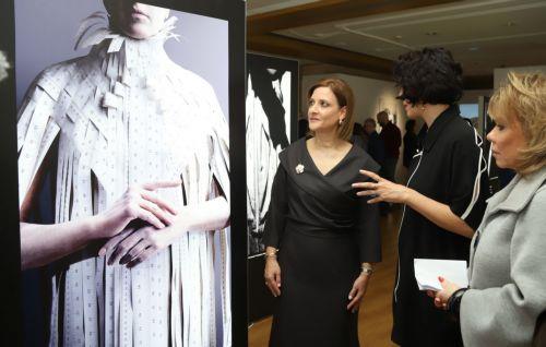 Εγκαινιάστηκε στην Αθήνα η έκθεση «ELLES: Μυθολογικές Μορφές του Χθες, Δημιουργοί του Σήμερα»