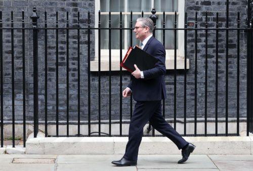 O Στάρμερ τηρείται ενήμερος για την κατάσταση στο Χίθροου