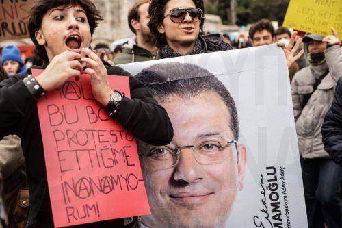 «Δεν μπορείτε και δεν πρέπει να μείνετε σιωπηλοί», λέει ο Ιμάμογλου