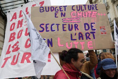 Οι Γάλλοι θεωρούν ότι το συνταξιοδοτικό δεν είναι ασφαλές, σύμφωνα με δημοσκόπηση