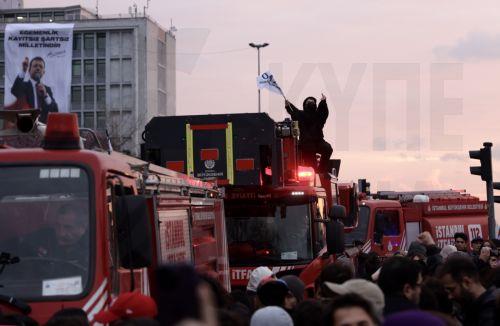 «Δεν θα υποκύψω ποτέ», διαμηνύει ο Ιμάμογλου