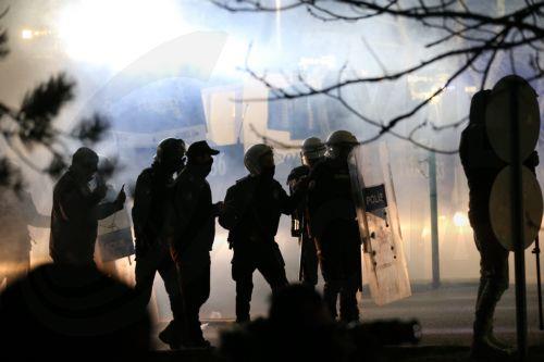 Η νομαρχία κλείνει τους δρόμους γύρω από Δημαρχείο Κωνσταντινούπολης