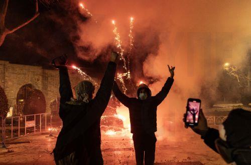 «Μεγαλύτερο από τον Ιμάμογλου και το CHP» αυτό που συμβαίνει στην Τουρκία, λένε στο ΚΥΠΕ Γκιουβέν και Σοζέν