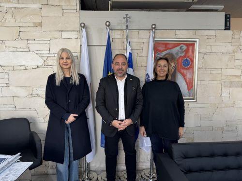 Τη διαχείριση αδέσποτων σκύλων συζήτησαν Επίτροπος Περιβάλλοντος και Δήμαρχος Παραλιμνίου – Δερύνειας