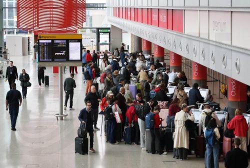 Προσωρινή αναστολή πτήσεων στη Βρετανίας λόγω τεχνικού προβλήματος που επιλύθηκε