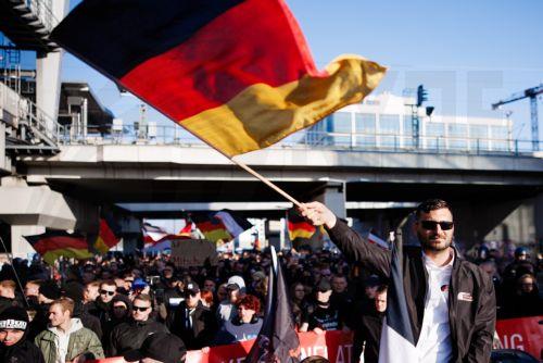 Κεντροδεξιά και ακροδεξιά πρώτη φορά ισόπαλες στη Γερμανία, δείχνει δημοσκόπηση