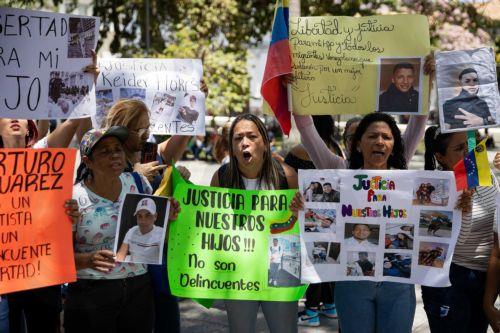 Αναστέλλει τις απελάσεις μεταναστών από Βενεζουέλα το Ανώτατο Δικαστήριο ΗΠΑ