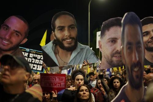 Ενέκρινε νέα πρόταση για κατάπαυση πυρός λέει η Χαμάς, διαδηλώσεις στο Ισραήλ