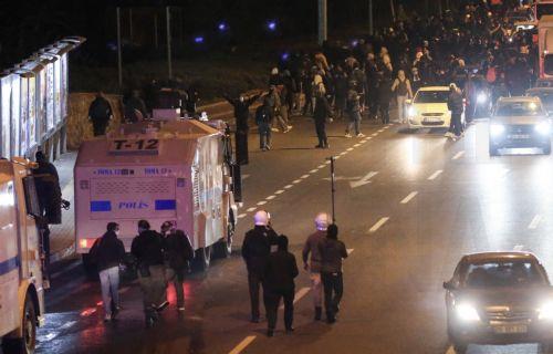 Περίπου 100 συλλήψεις μεταξύ τους και 3 δικηγόροι στις διαδηλώσεις Σισλί στην Τουρκία