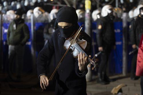 Οι πολιτικές εξελίξεις και οι διαδηλώσεις στην Τουρκία στον γαλλικό Τύπο