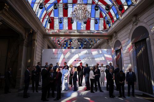 Για οπλισμό στο Κίεβο 5 δισεκατ. ευρώ δεσμεύτηκε η ΕΕ στη συνάντηση στο Παρίσι