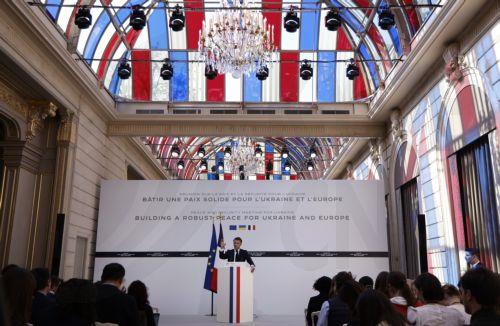 Ενωμένοι με βούληση για επιβολή ειρήνης στην Ουκρανία οι Ευρωπαίοι, λέει ο Μακρόν