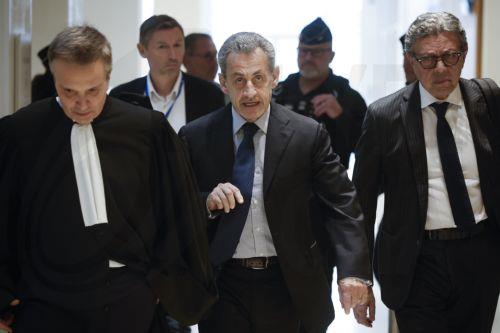 Φυλάκιση εφτά ετών ζητούν οι εισαγγελείς για τον Νικολά Σαρκοζί
