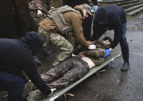 Το Κίεβο δηλώνει ότι πήρε πίσω τις σορούς 909 πεσόντων στρατιωτών του