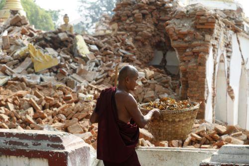Προειδοποιητικές βολές εναντίον κομβόι με βοήθεια για σεισμόπληκτους της Μιανμάρ