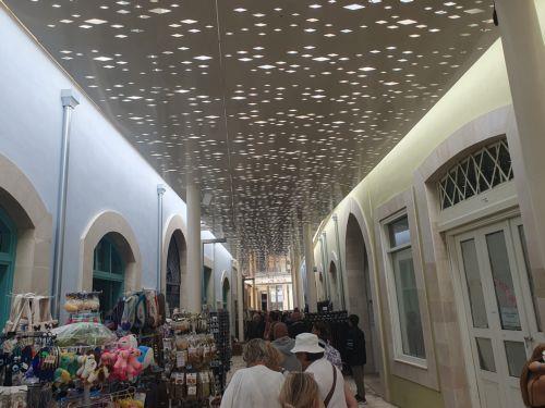 Ολοκληρώθηκε η κατασκευή μεταλλικού στεγάστρου στο εμπορικό κέντρο της Πάφου