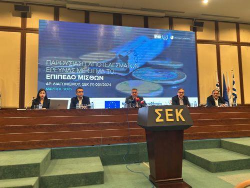 Το 44% εργαζομένων θα εξέταζε μετανάστευση για καλύτερες απολαβές, δείχνει έρευνα ΣΕΚ