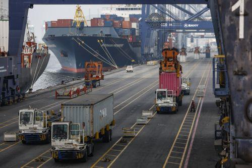 Ο Τραμπ διαμηνύει πως καμιά χώρα δεν θα «γλιτώσει» από τους δασμούς