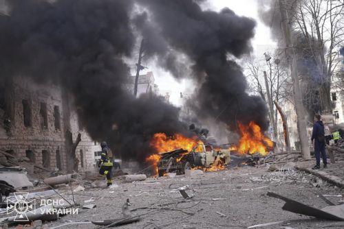 Ο Τραμπ χαρακτηρίζει «φρικτό» τον βομβαρδισμό στη Σούμι χωρίς να κατονομάζει τη Ρωσία