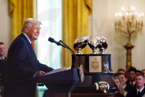 Ο Θεός να ευλογεί τον Πάπα Φραγκίσκο και όσους τον αγάπησαν, λέει ο Τραμπ