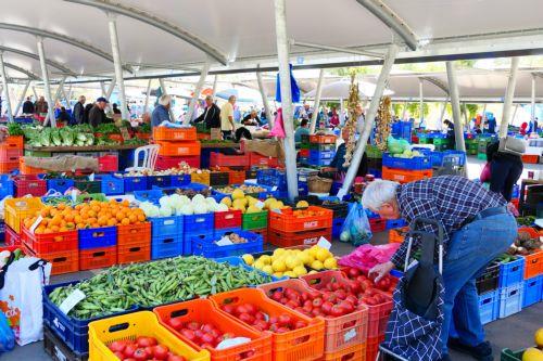 Meat and vegetable prices up on annual basis ahead of Easter
