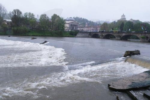 Ένας νεκρός και ένας αγνοούμενος από την κακοκαιρία στη βόρεια Ιταλία