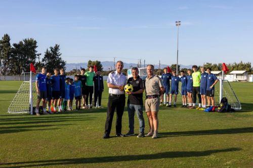 Δωρεά προπονητικού εξοπλισμού στην ΑΠΕΑ από Αστυνομία Βάσεων