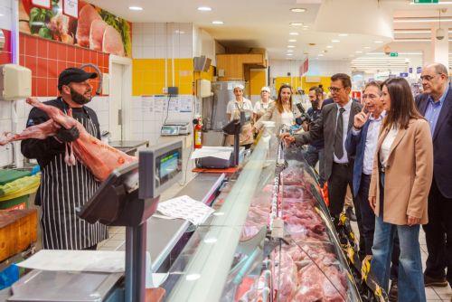 Επάρκεια και ποιότητα προϊόντων για Πάσχα, διαπιστώνει η Υπουργός Γεωργίας