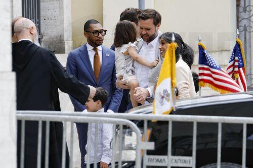 Στην Ινδία ο Βανς για διαπραγματεύσεις εν μέσω γενικευμένου εμπορικού πολέμου