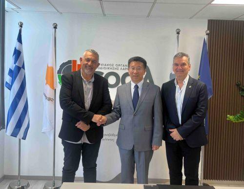 Ο Πρέσβης της ΛΔ Κίνας επισκέφθηκε τον ΕΟΑ Λάρνακας