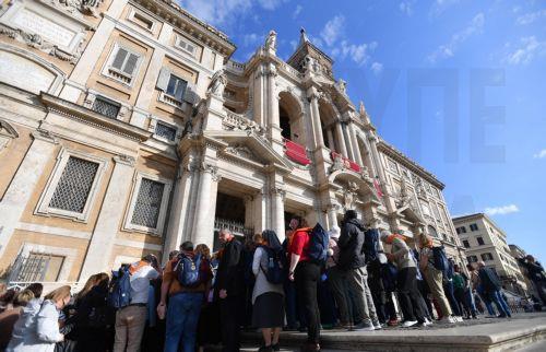 Άρχισε το λαϊκό προσκύνημα στον τάφο του Πάπα Φραγκίσκου